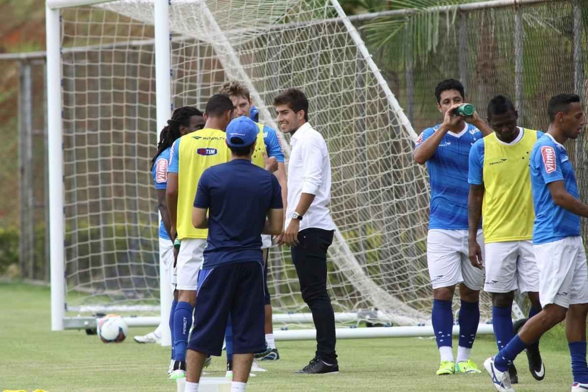 Lucas Silva foi  Toca da Raposa II, nesta sexta  tarde, para se despedir dos companheiros de Cruzeiro. Jogador foi vendido ao Real Madrid por 14 milhes de euros e assinar contrato de seis anos e meio