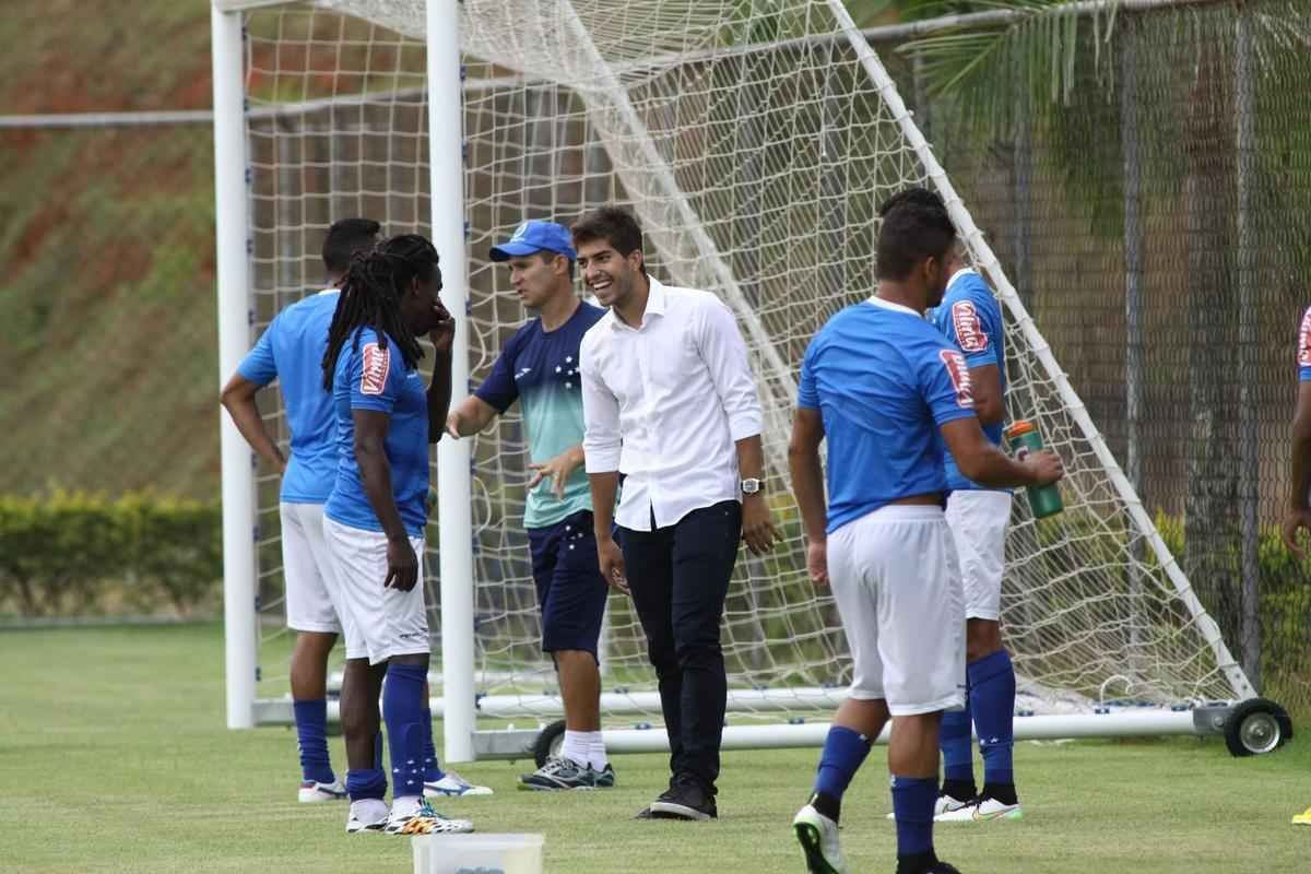 Lucas Silva foi  Toca da Raposa II, nesta sexta  tarde, para se despedir dos companheiros de Cruzeiro. Jogador foi vendido ao Real Madrid por 14 milhes de euros e assinar contrato de seis anos e meio
