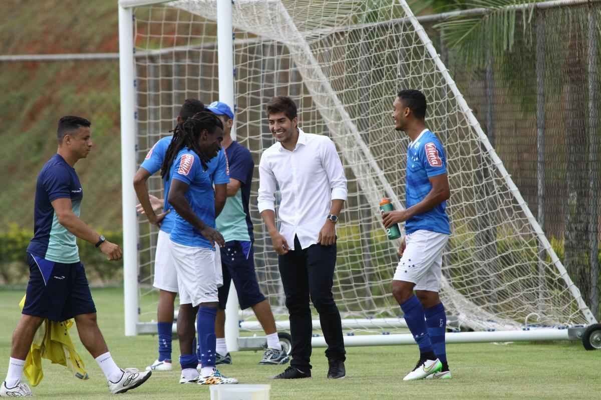 Lucas Silva foi  Toca da Raposa II, nesta sexta  tarde, para se despedir dos companheiros de Cruzeiro. Jogador foi vendido ao Real Madrid por 14 milhes de euros e assinar contrato de seis anos e meio