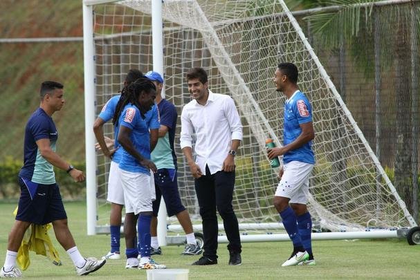 Lucas Silva foi  Toca da Raposa II, nesta sexta  tarde, para se despedir dos companheiros de Cruzeiro. Jogador foi vendido ao Real Madrid por 14 milhes de euros e assinar contrato de seis anos e meio