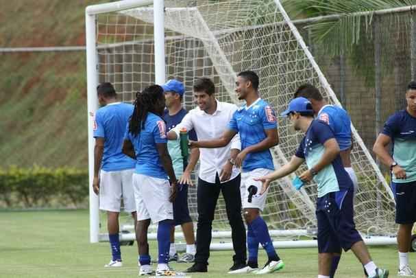 Lucas Silva foi  Toca da Raposa II, nesta sexta  tarde, para se despedir dos companheiros de Cruzeiro. Jogador foi vendido ao Real Madrid por 14 milhes de euros e assinar contrato de seis anos e meio