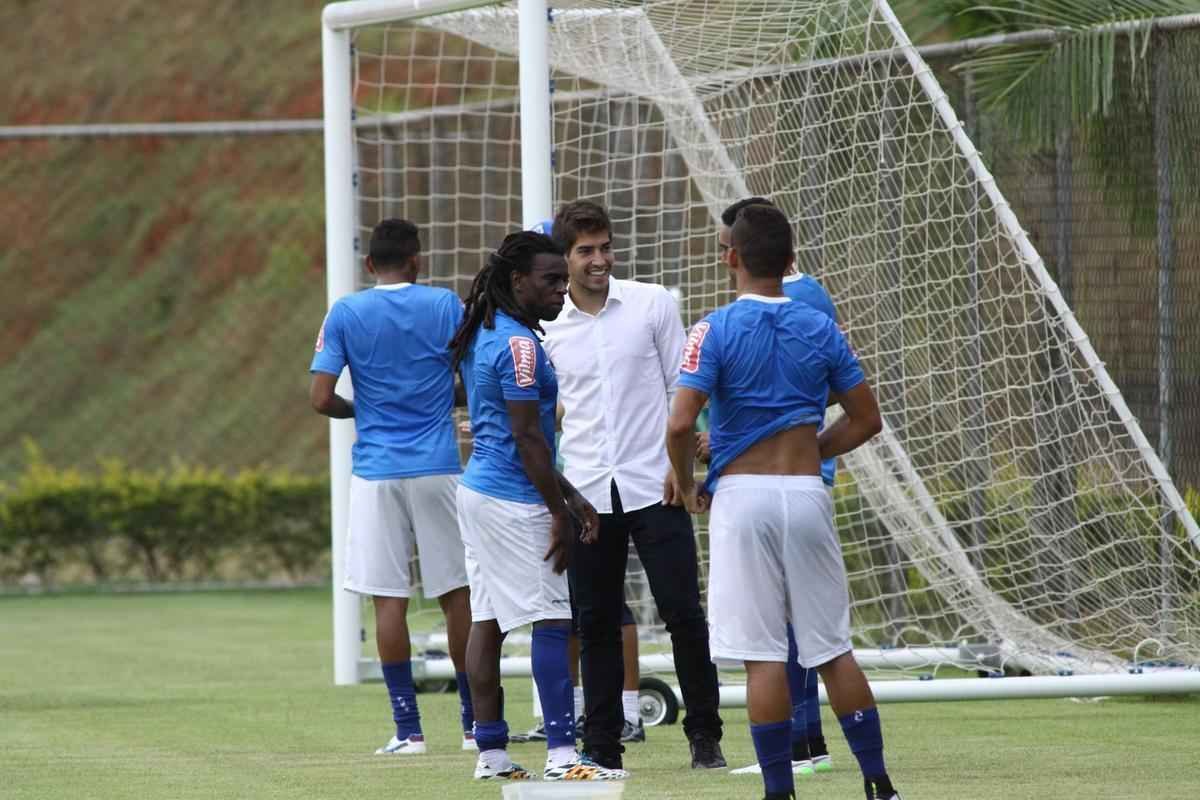 Lucas Silva foi  Toca da Raposa II, nesta sexta  tarde, para se despedir dos companheiros de Cruzeiro. Jogador foi vendido ao Real Madrid por 14 milhes de euros e assinar contrato de seis anos e meio