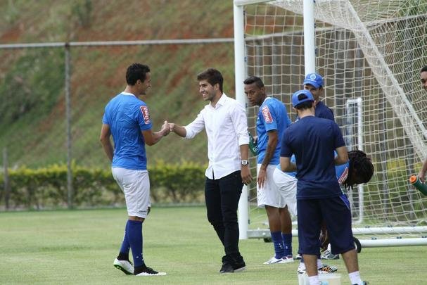 Lucas Silva foi  Toca da Raposa II, nesta sexta  tarde, para se despedir dos companheiros de Cruzeiro. Jogador foi vendido ao Real Madrid por 14 milhes de euros e assinar contrato de seis anos e meio