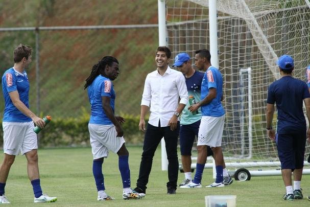 Lucas Silva foi  Toca da Raposa II, nesta sexta  tarde, para se despedir dos companheiros de Cruzeiro. Jogador foi vendido ao Real Madrid por 14 milhes de euros e assinar contrato de seis anos e meio