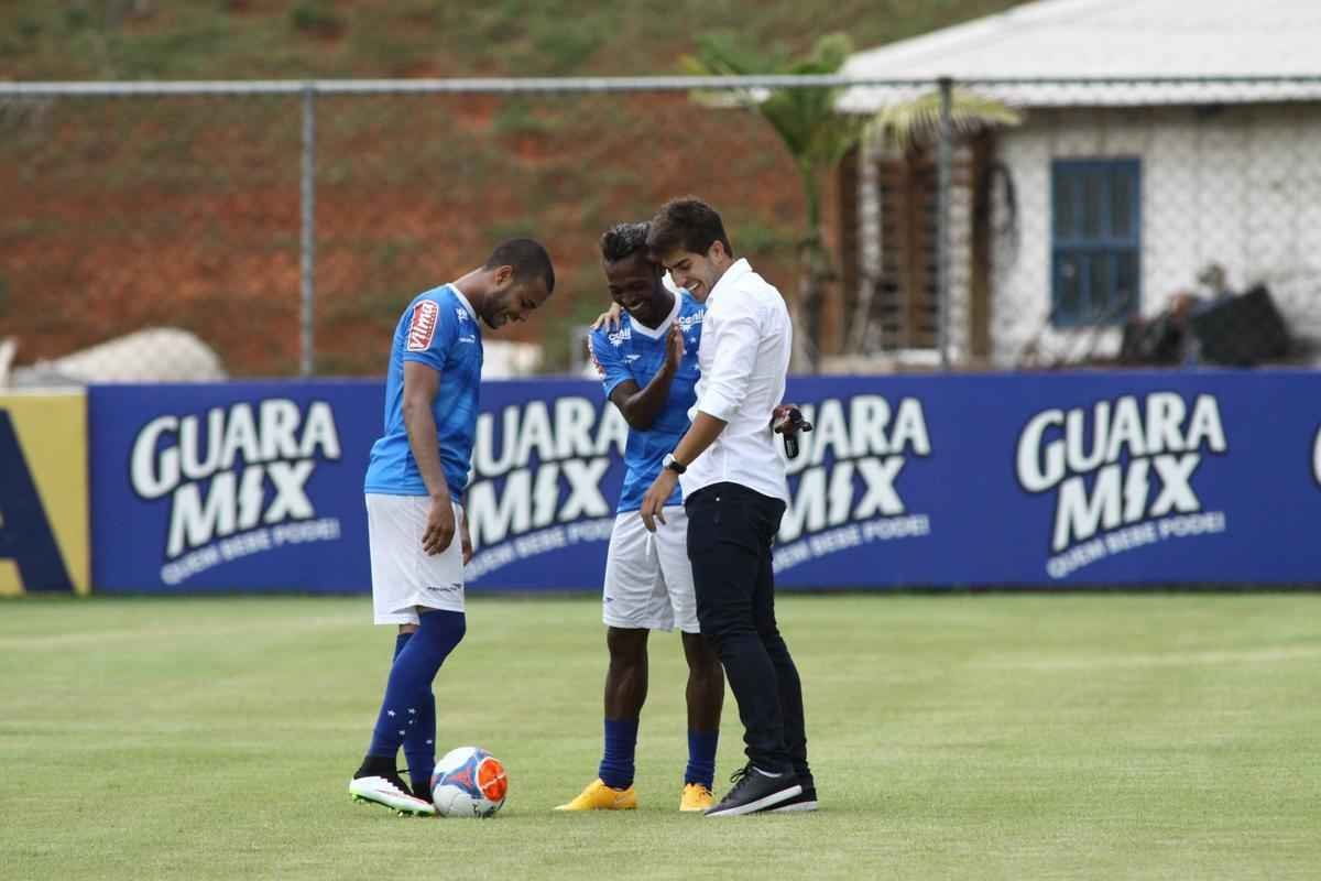 Lucas Silva foi  Toca da Raposa II, nesta sexta  tarde, para se despedir dos companheiros de Cruzeiro. Jogador foi vendido ao Real Madrid por 14 milhes de euros e assinar contrato de seis anos e meio