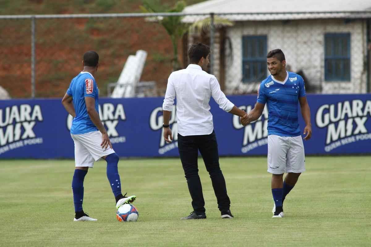 Lucas Silva foi  Toca da Raposa II, nesta sexta  tarde, para se despedir dos companheiros de Cruzeiro. Jogador foi vendido ao Real Madrid por 14 milhes de euros e assinar contrato de seis anos e meio
