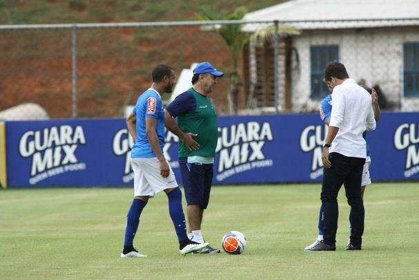 Lucas Silva foi  Toca da Raposa II, nesta sexta  tarde, para se despedir dos companheiros de Cruzeiro. Jogador foi vendido ao Real Madrid por 14 milhes de euros e assinar contrato de seis anos e meio