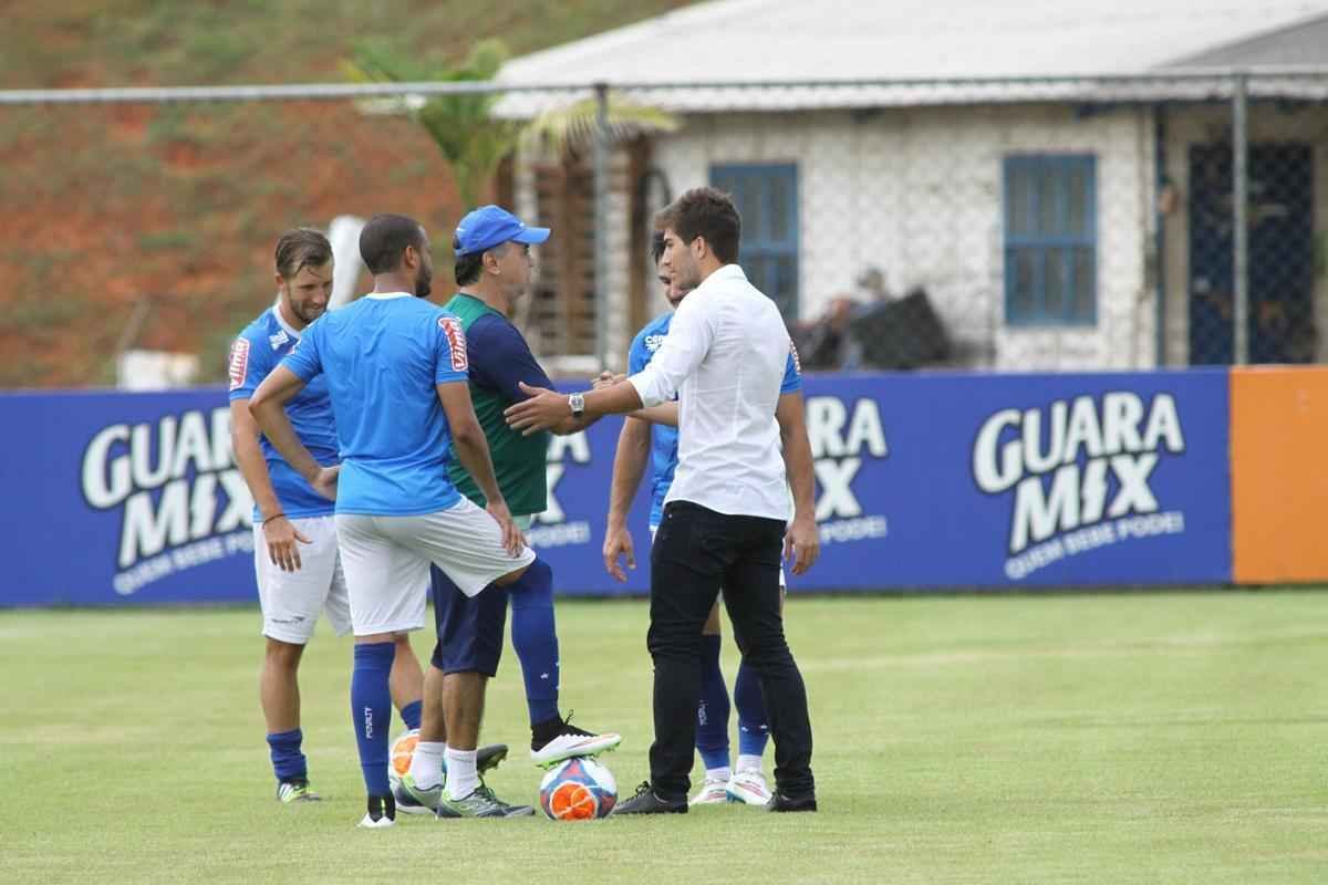 Lucas Silva foi  Toca da Raposa II, nesta sexta  tarde, para se despedir dos companheiros de Cruzeiro. Jogador foi vendido ao Real Madrid por 14 milhes de euros e assinar contrato de seis anos e meio
