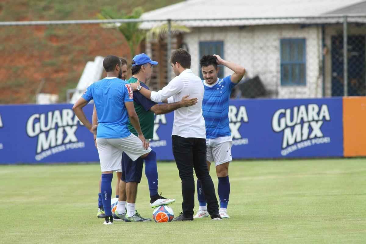 Lucas Silva foi  Toca da Raposa II, nesta sexta  tarde, para se despedir dos companheiros de Cruzeiro. Jogador foi vendido ao Real Madrid por 14 milhes de euros e assinar contrato de seis anos e meio