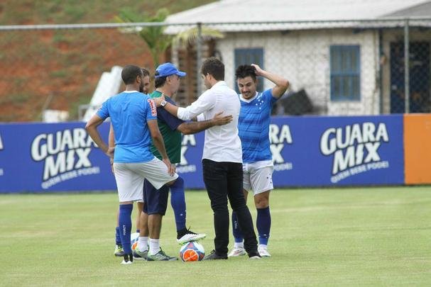 Lucas Silva foi  Toca da Raposa II, nesta sexta  tarde, para se despedir dos companheiros de Cruzeiro. Jogador foi vendido ao Real Madrid por 14 milhes de euros e assinar contrato de seis anos e meio