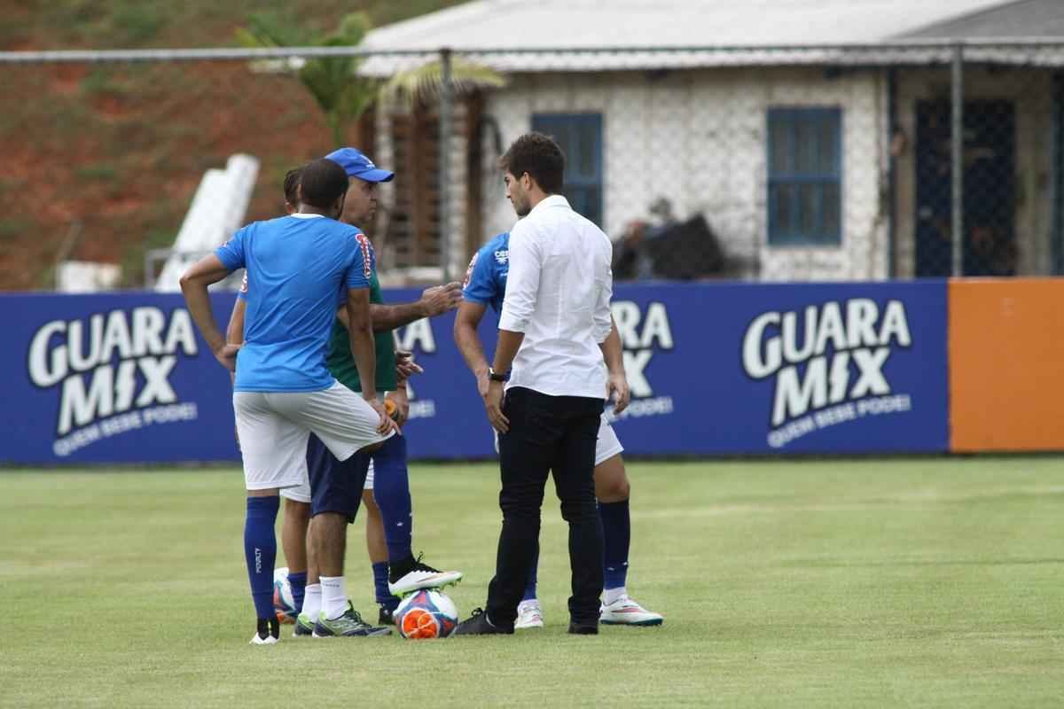 Lucas Silva foi  Toca da Raposa II, nesta sexta  tarde, para se despedir dos companheiros de Cruzeiro. Jogador foi vendido ao Real Madrid por 14 milhes de euros e assinar contrato de seis anos e meio