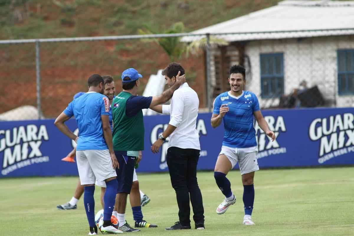 Lucas Silva foi  Toca da Raposa II, nesta sexta  tarde, para se despedir dos companheiros de Cruzeiro. Jogador foi vendido ao Real Madrid por 14 milhes de euros e assinar contrato de seis anos e meio