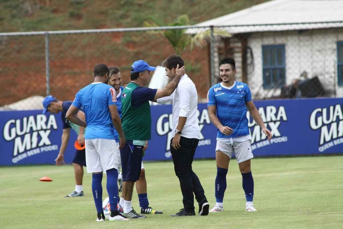 Lucas Silva foi  Toca da Raposa II, nesta sexta  tarde, para se despedir dos companheiros de Cruzeiro. Jogador foi vendido ao Real Madrid por 14 milhes de euros e assinar contrato de seis anos e meio