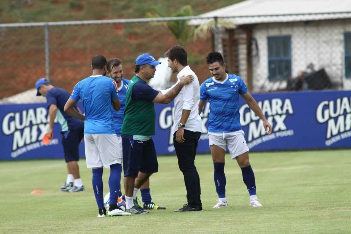 Lucas Silva foi  Toca da Raposa II, nesta sexta  tarde, para se despedir dos companheiros de Cruzeiro. Jogador foi vendido ao Real Madrid por 14 milhes de euros e assinar contrato de seis anos e meio