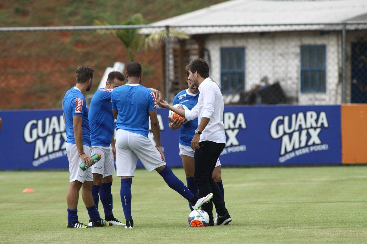 Lucas Silva foi  Toca da Raposa II, nesta sexta  tarde, para se despedir dos companheiros de Cruzeiro. Jogador foi vendido ao Real Madrid por 14 milhes de euros e assinar contrato de seis anos e meio