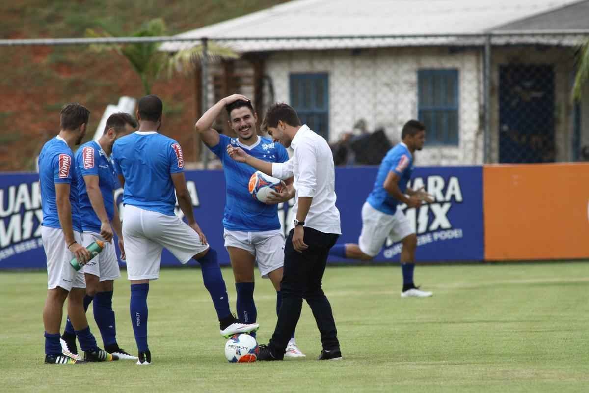 Lucas Silva foi  Toca da Raposa II, nesta sexta  tarde, para se despedir dos companheiros de Cruzeiro. Jogador foi vendido ao Real Madrid por 14 milhes de euros e assinar contrato de seis anos e meio