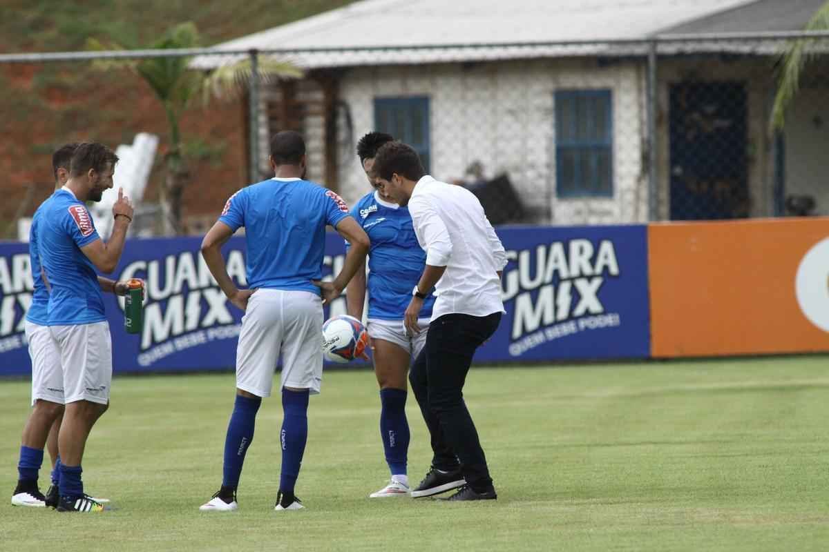 Lucas Silva foi  Toca da Raposa II, nesta sexta  tarde, para se despedir dos companheiros de Cruzeiro. Jogador foi vendido ao Real Madrid por 14 milhes de euros e assinar contrato de seis anos e meio