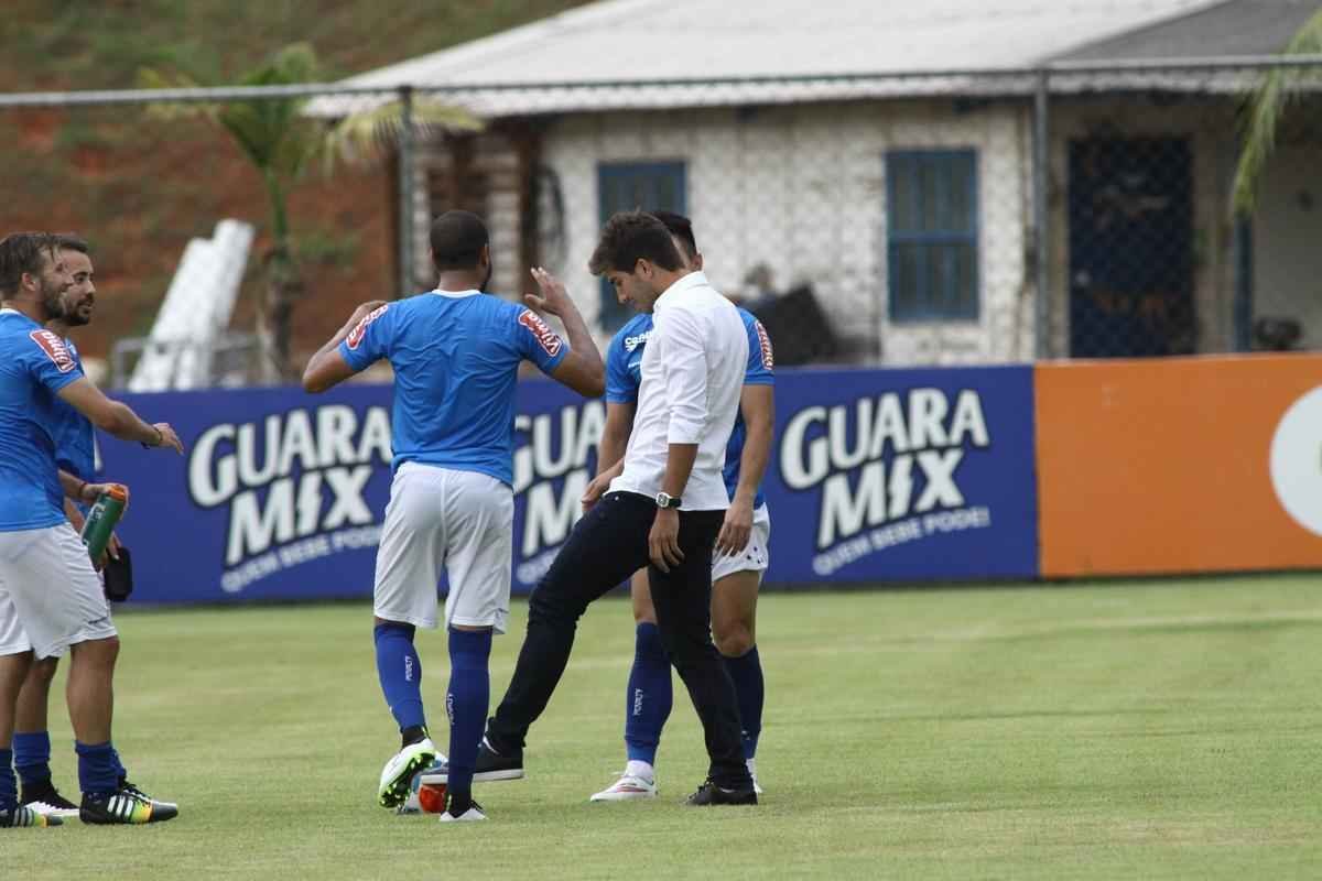 Lucas Silva foi  Toca da Raposa II, nesta sexta  tarde, para se despedir dos companheiros de Cruzeiro. Jogador foi vendido ao Real Madrid por 14 milhes de euros e assinar contrato de seis anos e meio