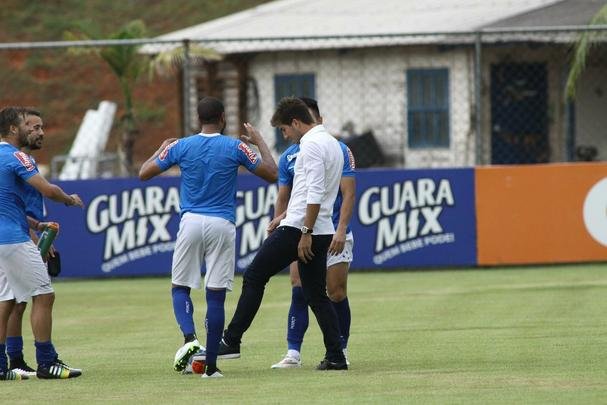 Lucas Silva foi  Toca da Raposa II, nesta sexta  tarde, para se despedir dos companheiros de Cruzeiro. Jogador foi vendido ao Real Madrid por 14 milhes de euros e assinar contrato de seis anos e meio