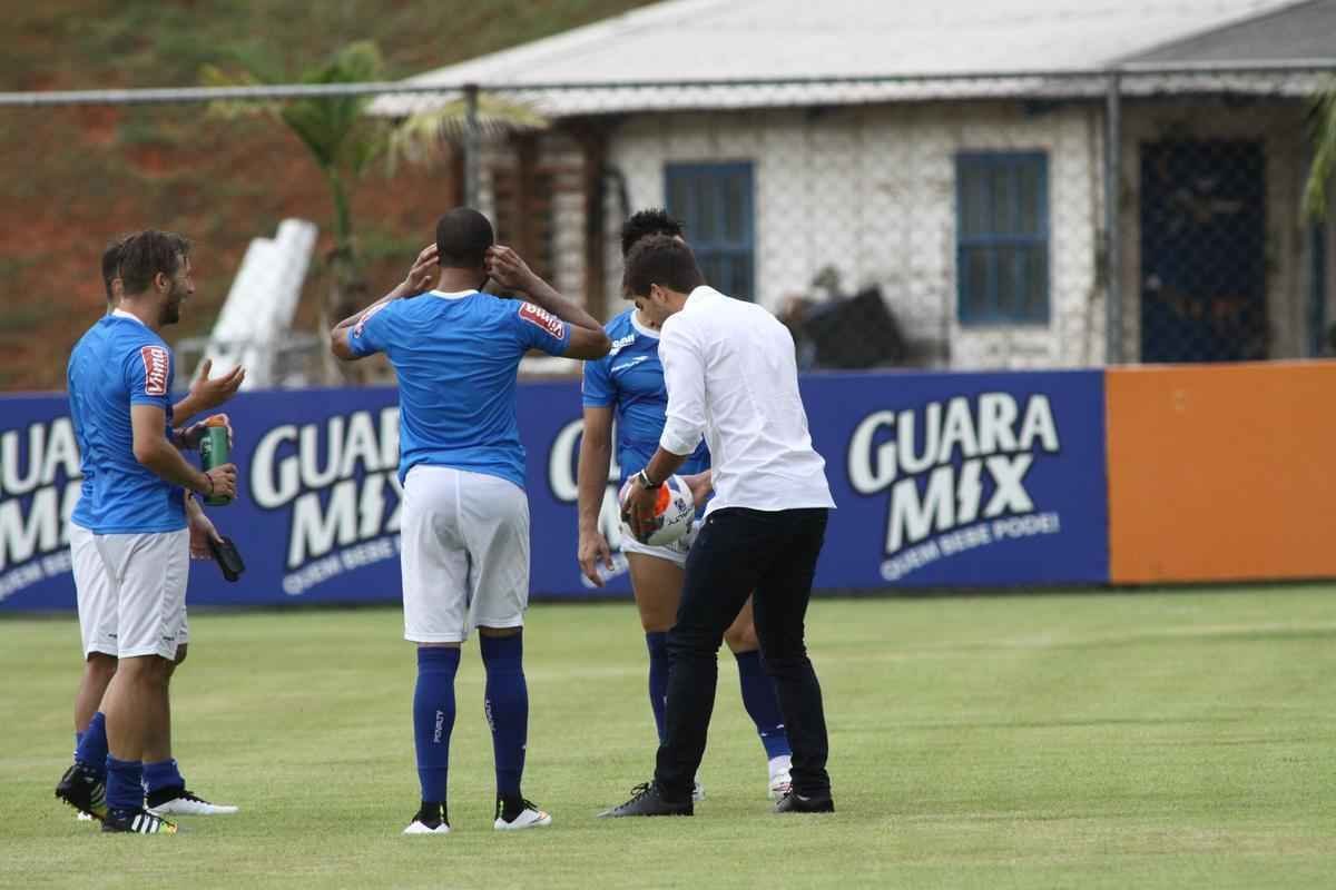 Lucas Silva foi  Toca da Raposa II, nesta sexta  tarde, para se despedir dos companheiros de Cruzeiro. Jogador foi vendido ao Real Madrid por 14 milhes de euros e assinar contrato de seis anos e meio