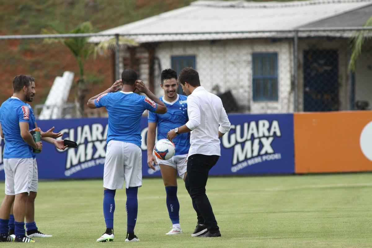 Lucas Silva foi  Toca da Raposa II, nesta sexta  tarde, para se despedir dos companheiros de Cruzeiro. Jogador foi vendido ao Real Madrid por 14 milhes de euros e assinar contrato de seis anos e meio