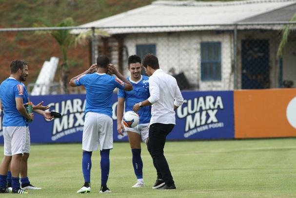 Lucas Silva foi  Toca da Raposa II, nesta sexta  tarde, para se despedir dos companheiros de Cruzeiro. Jogador foi vendido ao Real Madrid por 14 milhes de euros e assinar contrato de seis anos e meio