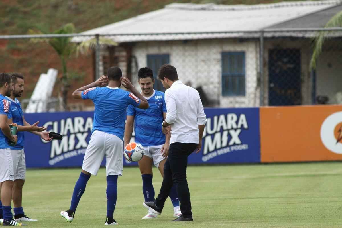 Lucas Silva foi  Toca da Raposa II, nesta sexta  tarde, para se despedir dos companheiros de Cruzeiro. Jogador foi vendido ao Real Madrid por 14 milhes de euros e assinar contrato de seis anos e meio