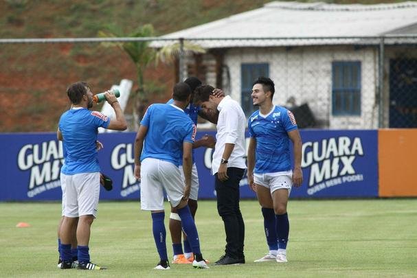 Lucas Silva foi  Toca da Raposa II, nesta sexta  tarde, para se despedir dos companheiros de Cruzeiro. Jogador foi vendido ao Real Madrid por 14 milhes de euros e assinar contrato de seis anos e meio