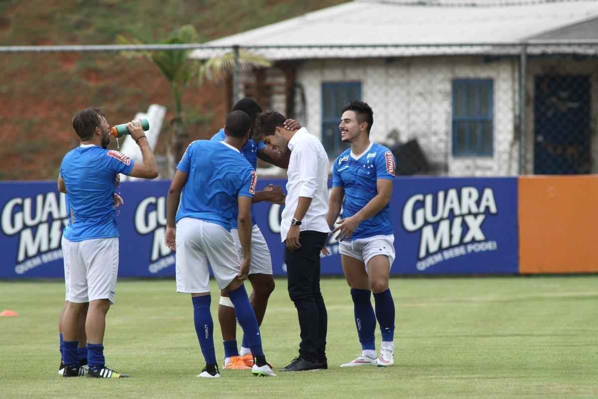 Lucas Silva foi  Toca da Raposa II, nesta sexta  tarde, para se despedir dos companheiros de Cruzeiro. Jogador foi vendido ao Real Madrid por 14 milhes de euros e assinar contrato de seis anos e meio