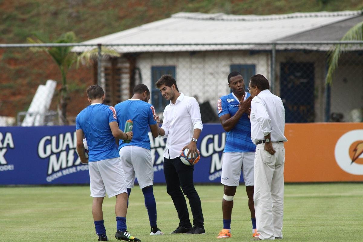 Lucas Silva foi  Toca da Raposa II, nesta sexta  tarde, para se despedir dos companheiros de Cruzeiro. Jogador foi vendido ao Real Madrid por 14 milhes de euros e assinar contrato de seis anos e meio