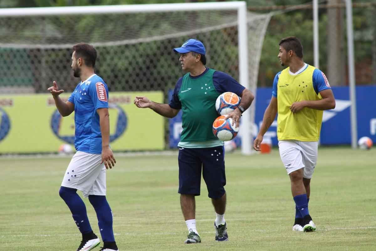 A equipe titular treinou com Rafael; Mayke, Manoel, Leo e Gilson; Henrique e Seymour; Marquinhos, Everton Ribeiro e Willian; Leandro Damio.