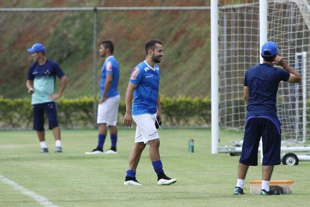 A equipe titular treinou com Rafael; Mayke, Manoel, Leo e Gilson; Henrique e Seymour; Marquinhos, Everton Ribeiro e Willian; Leandro Damio.