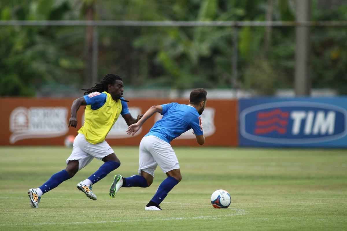 A equipe titular treinou com Rafael; Mayke, Manoel, Leo e Gilson; Henrique e Seymour; Marquinhos, Everton Ribeiro e Willian; Leandro Damio.