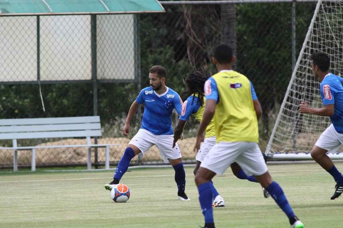 A equipe titular treinou com Rafael; Mayke, Manoel, Leo e Gilson; Henrique e Seymour; Marquinhos, Everton Ribeiro e Willian; Leandro Damio.