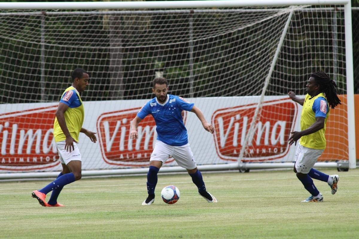 A equipe titular treinou com Rafael; Mayke, Manoel, Leo e Gilson; Henrique e Seymour; Marquinhos, Everton Ribeiro e Willian; Leandro Damio.