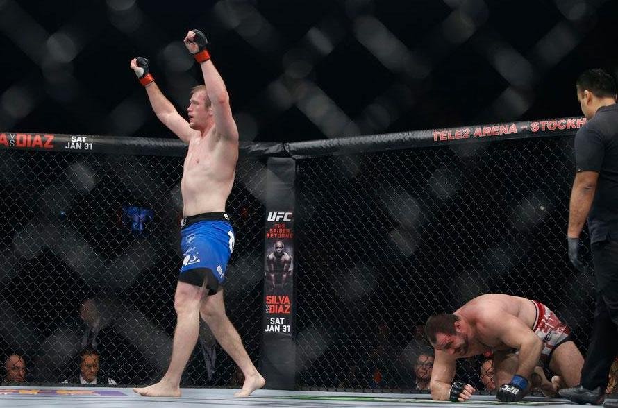 Imagens das lutas e bastidores do UFC on FOX 14, na Sucia - Viktor Pesta venceu Konstantin Erokhin por deciso unnime