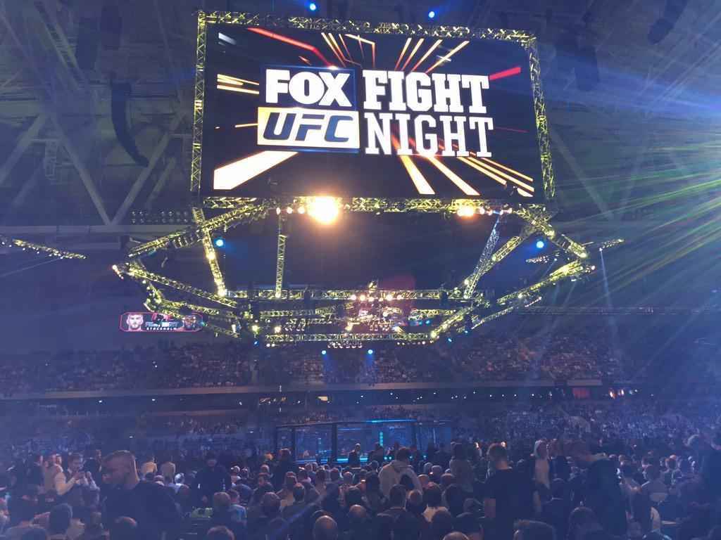 Imagens das lutas e bastidores do UFC on FOX 14, na Sucia - Tele2 Arena lotada para o card principal