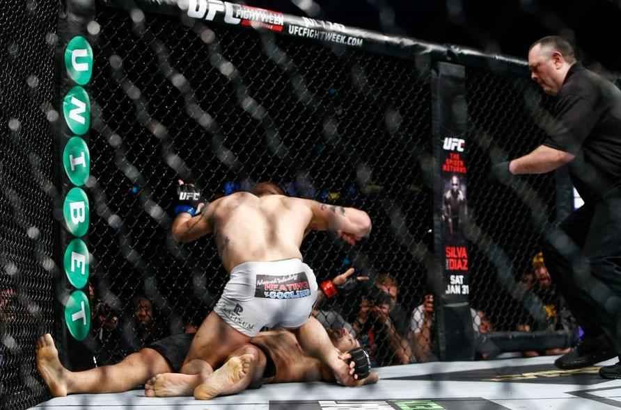 Imagens das lutas e bastidores do UFC on FOX 14, na Sucia - Sam Sicilia venceu Akira Corassani por nocaute aos 3m26s do primeiro round