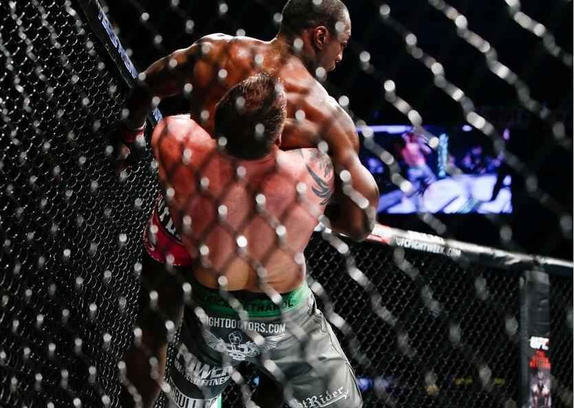 Imagens das lutas e bastidores do UFC on FOX 14, na Sucia - Ryan Bader venceu Phil Davis por deciso dividida (29-28, 28-29 e 29-28 )