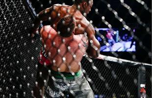 Imagens das lutas e bastidores do UFC on FOX 14, na Sucia - Ryan Bader venceu Phil Davis por deciso dividida (29-28, 28-29 e 29-28 )