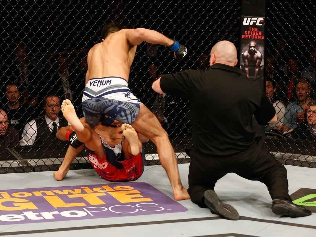 Imagens das lutas e bastidores do UFC on FOX 14, na Sucia - Gegard Mousasi venceu Dan Henderson por nocaute tcnico a 1m10s do primeiro round