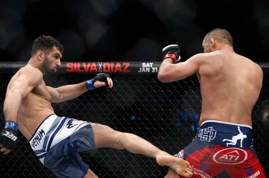 Imagens das lutas e bastidores do UFC on FOX 14, na Sucia - Gegard Mousasi venceu Dan Henderson por nocaute tcnico a 1m10s do primeiro round