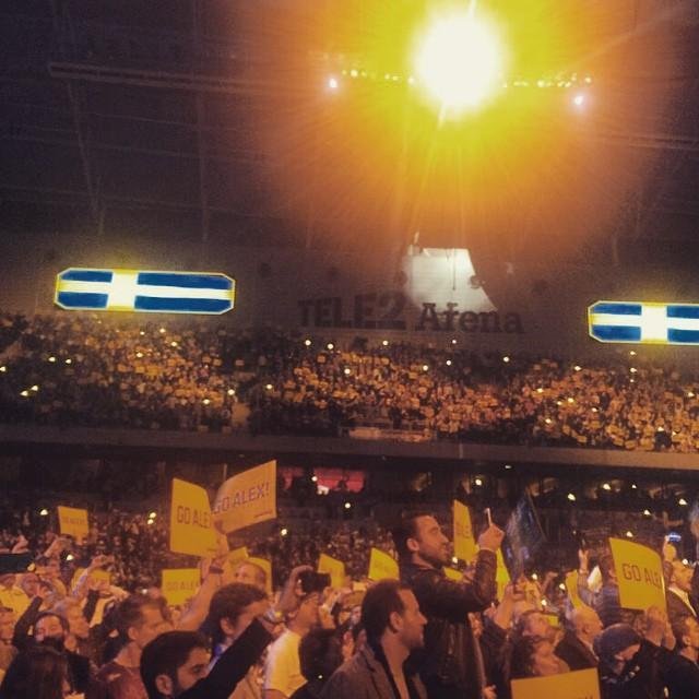 Imagens das lutas e bastidores do UFC on FOX 14, na Sucia - Fs apoiando Gustafsson antes da luta