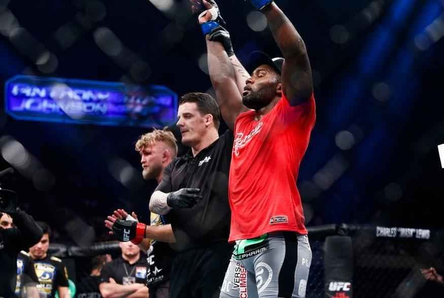 Imagens das lutas e bastidores do UFC on FOX 14, na Sucia - Anthony Johnson venceu Alexander Gustafsson por nocaute tcnico aos 2m15s do primeiro round