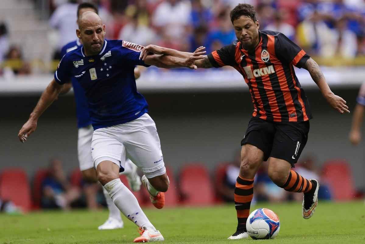 Imagens do empate entre Cruzeiro e Shakhtar Donetsk, no estdio Man Garrincha