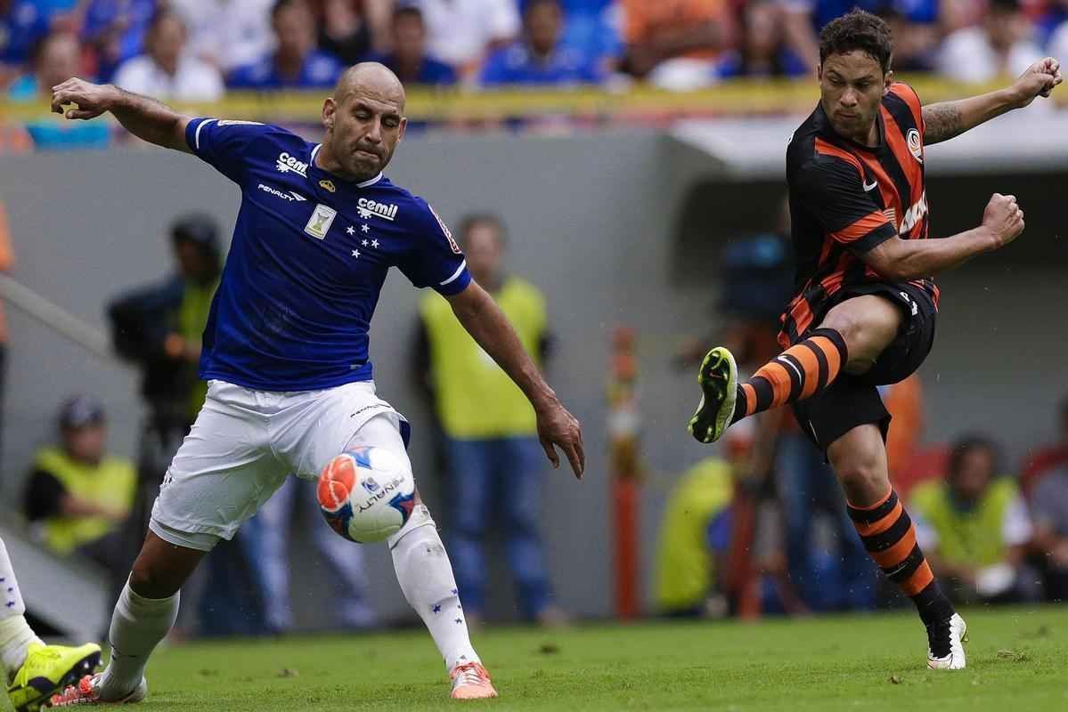 Imagens do empate entre Cruzeiro e Shakhtar Donetsk, no estdio Man Garrincha
