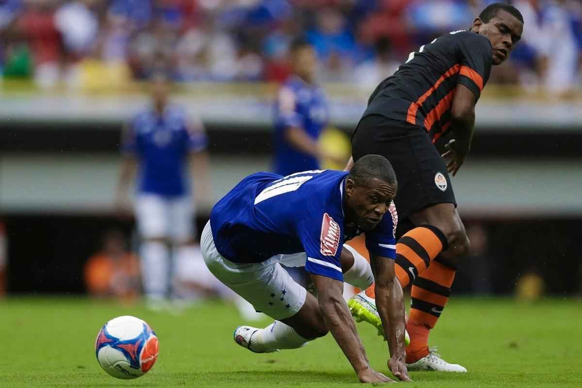 Imagens do empate entre Cruzeiro e Shakhtar Donetsk, no estdio Man Garrincha