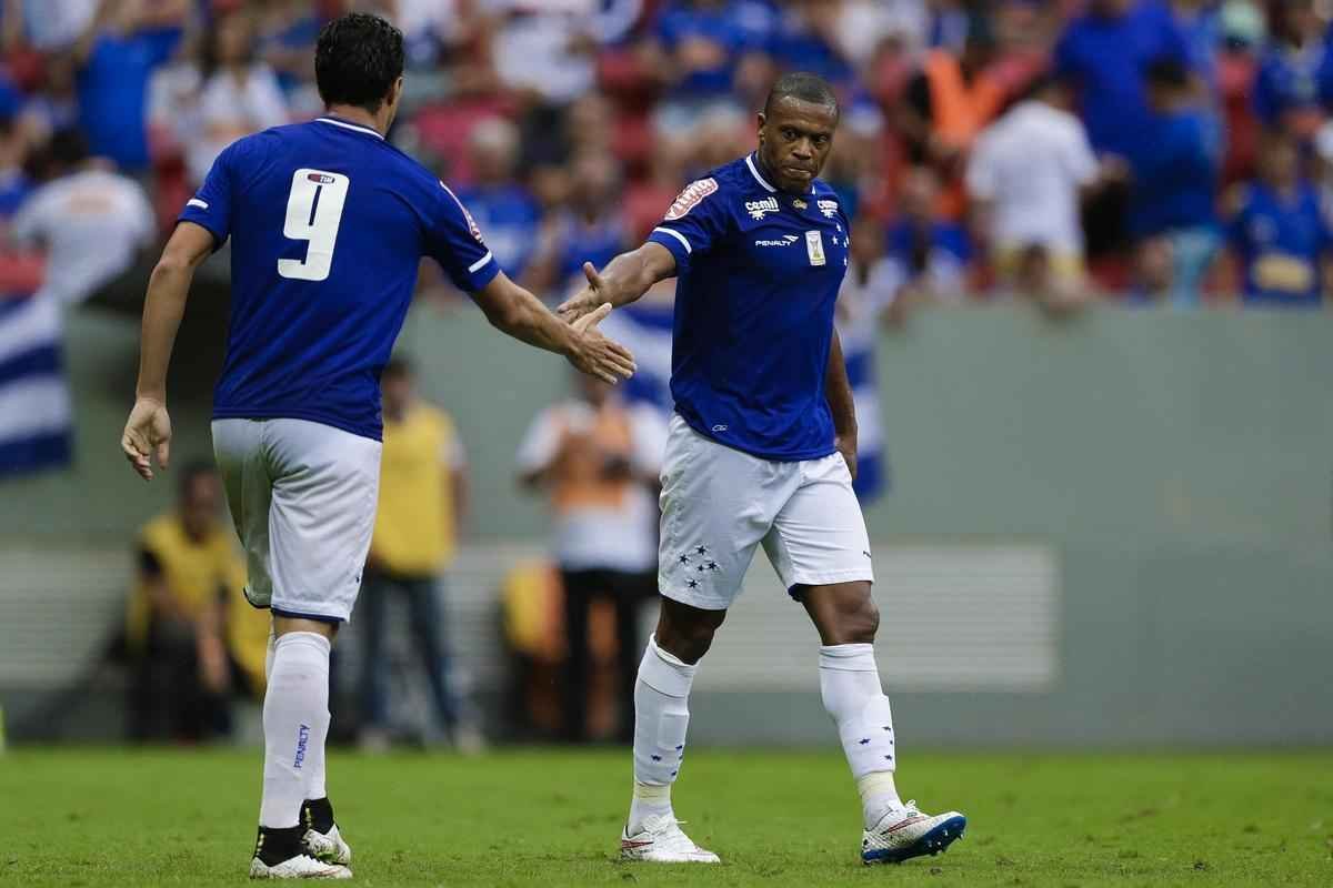 Imagens do empate entre Cruzeiro e Shakhtar Donetsk, no estdio Man Garrincha