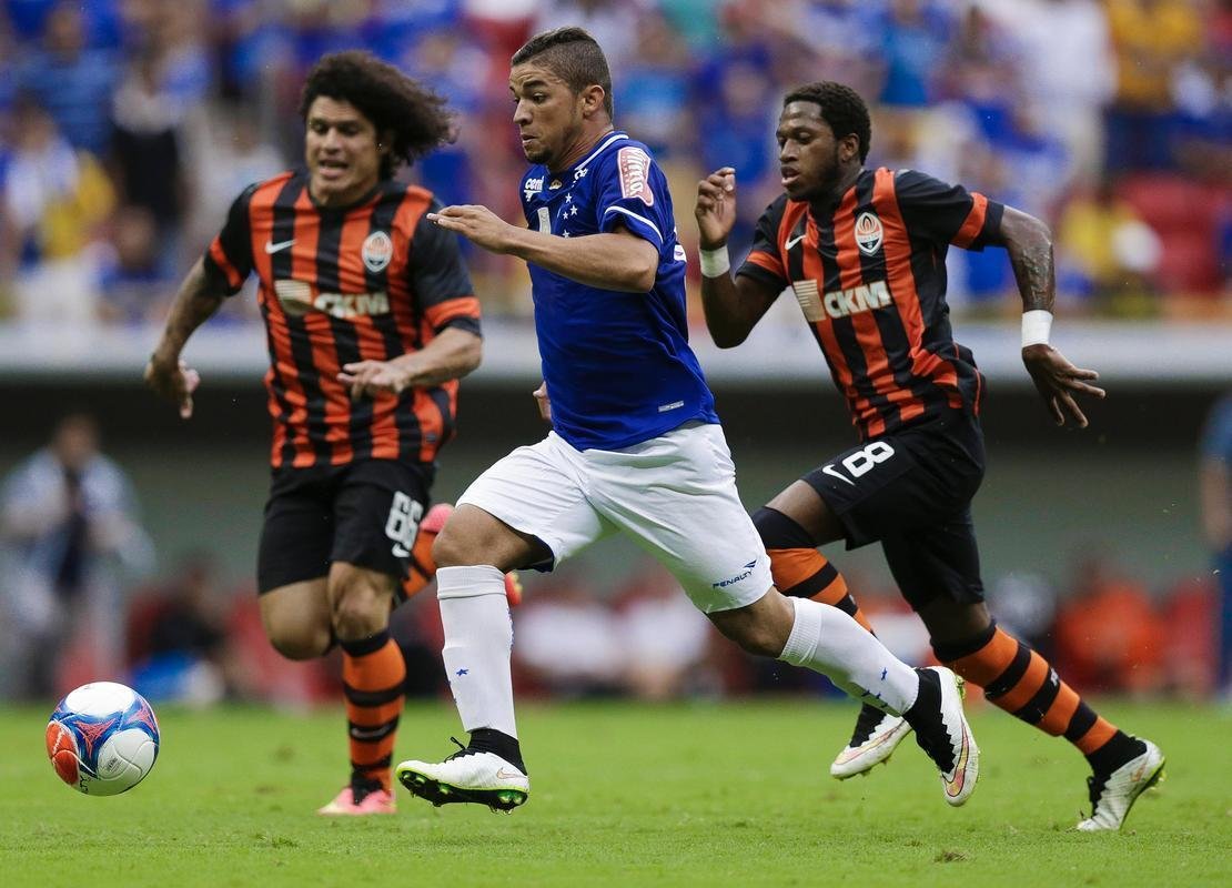 Imagens do empate entre Cruzeiro e Shakhtar Donetsk, no estdio Man Garrincha