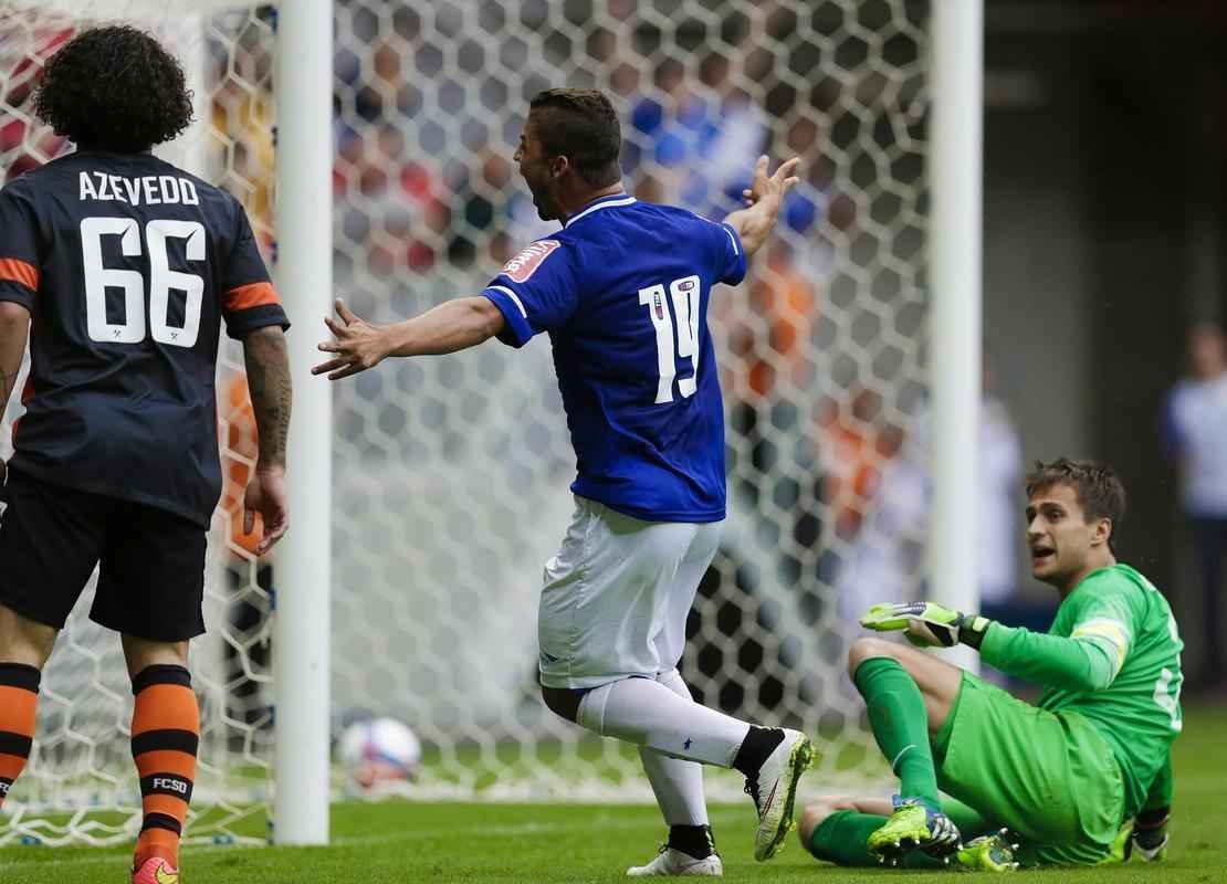 Imagens do empate entre Cruzeiro e Shakhtar Donetsk, no estdio Man Garrincha